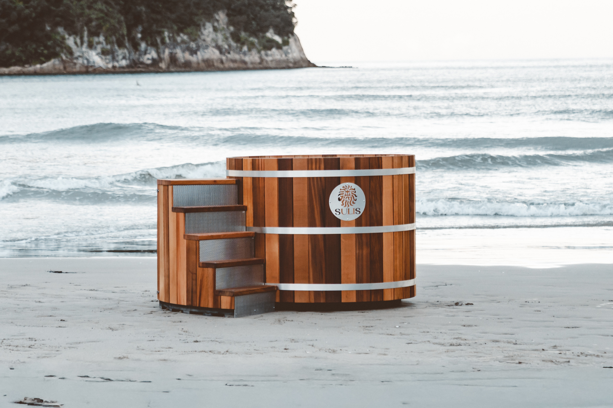 Wooden hot tub on a snowy beach with a blurred background sulis hot tub